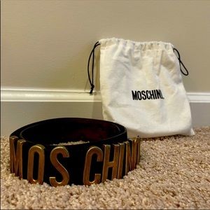 Moschino belt.‎